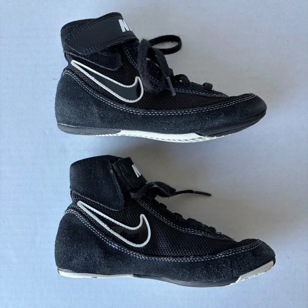 Nike Kids Wrestling Shoes Black‎ High-Top Suede with White Swoosh Size 1 Youth